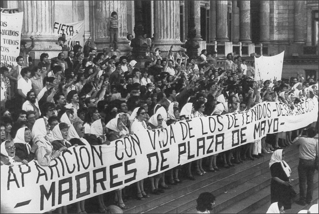 Mothers-Plaza-de-Mayo-Argentina-1982